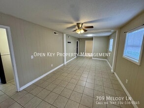 Building Photo - 709 Melody Ln