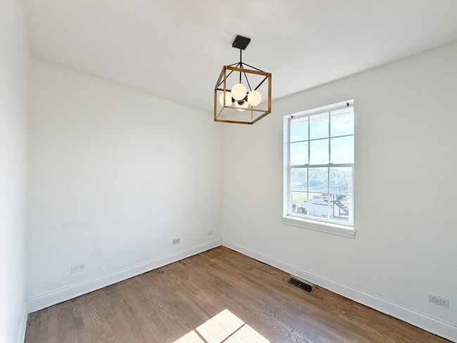 Building Photo - 2427 W Grenshaw St
