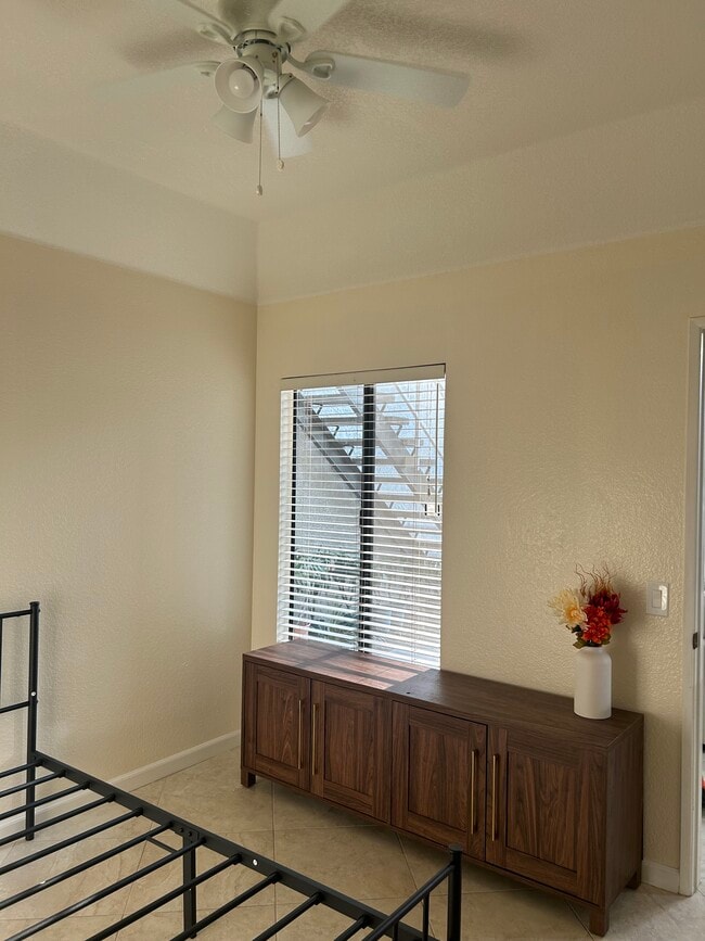 Building Photo - 22765 Lakeway Dr