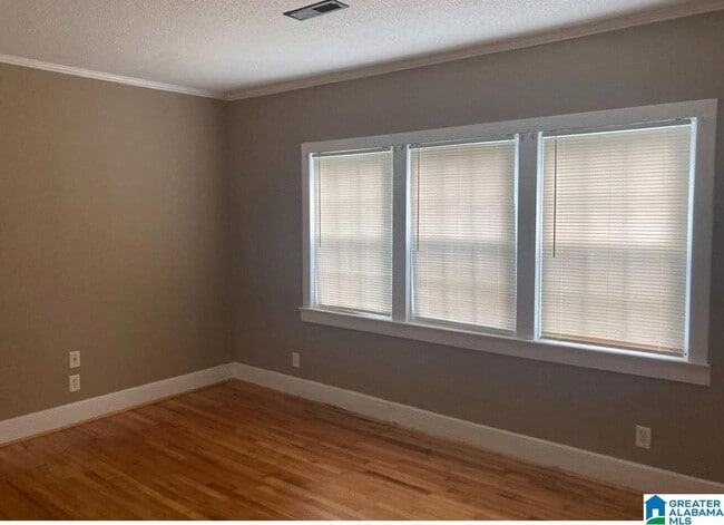 Building Photo - 303 S Broadway Ave