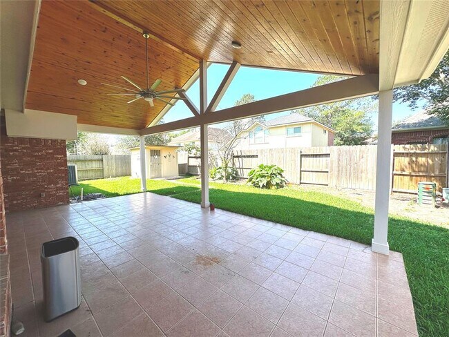 Building Photo - 806 Legend Spring Dr