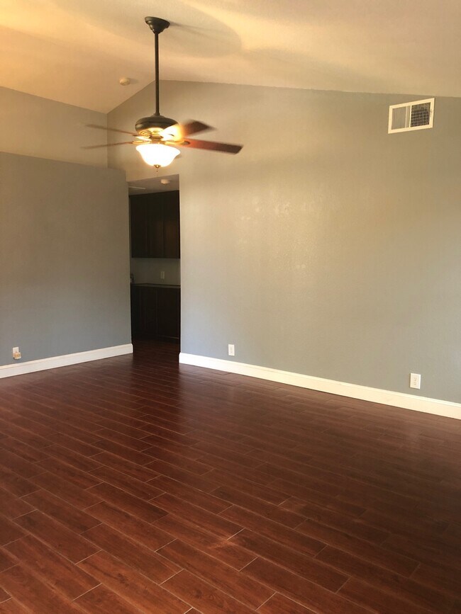 Building Photo - 3 BED 2 BATH HOME W/ UPGRADES ON CUL-DE-SAC