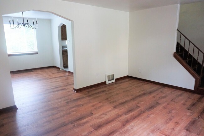 Building Photo - 3147 Glendale Ave