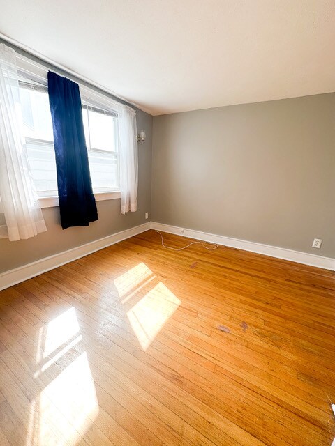 Building Photo - 416 Nelson Ave