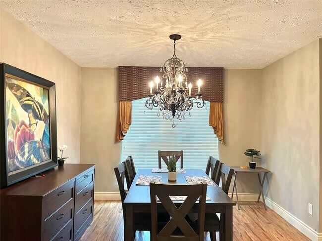 Building Photo - 3023 Sam Houston Dr