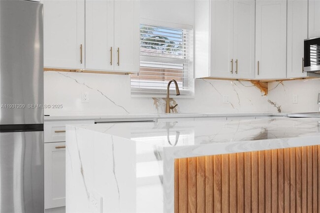 Building Photo - 102 SW 13th Ave