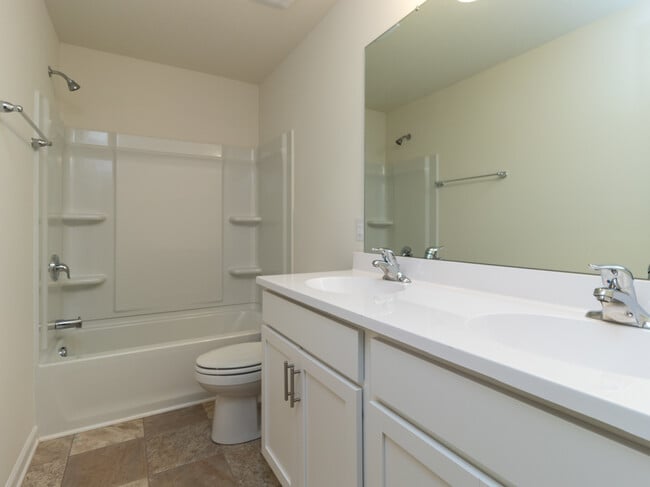 Building Photo - 4831 Birchcrest Ln