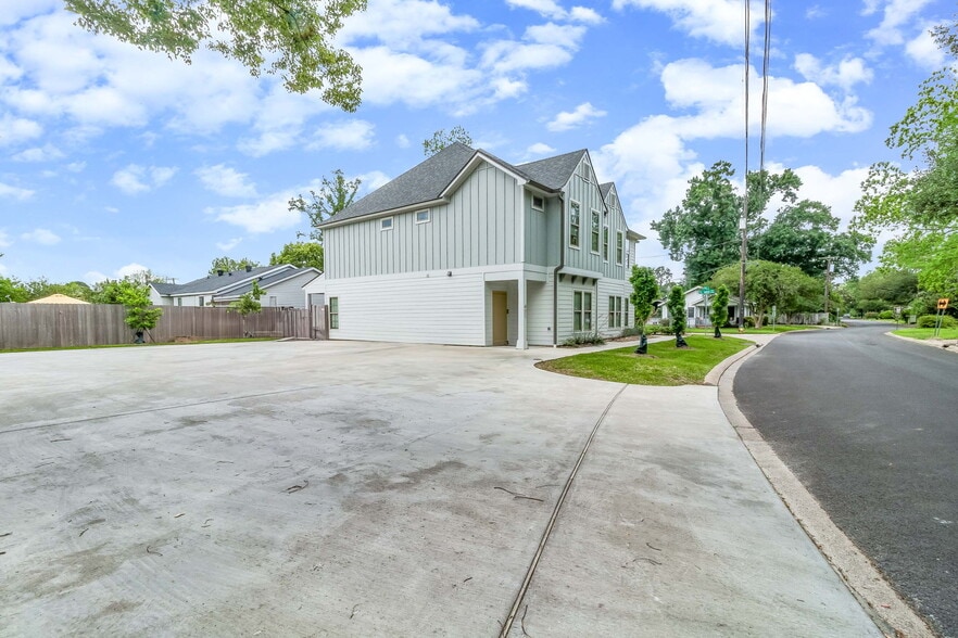 Building Photo - 411 Curtis St