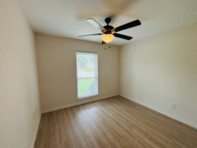 Building Photo - Charming home for lease in the heart of North Richland Hills!