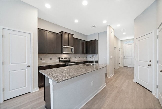 Building Photo - 15008 Forum Ave