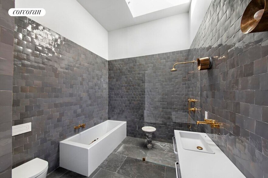 Building Photo - 39 Lispenard St