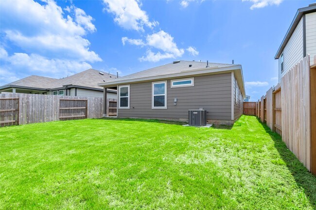 Building Photo - 4519 Pinehurst Trce Dr