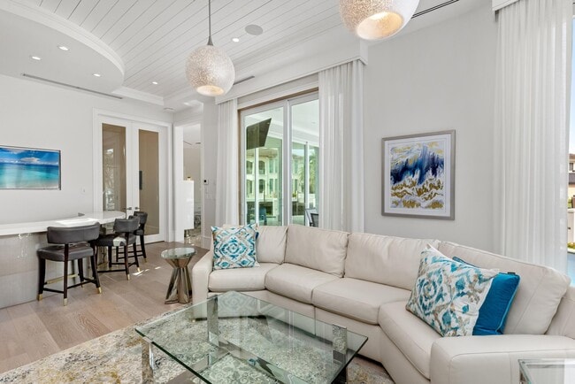 Building Photo - 863 Enfield St