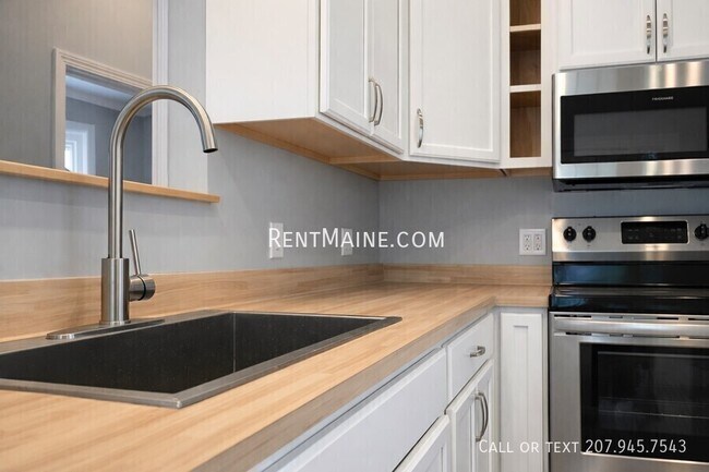 Building Photo - 15 Lloyd Ln