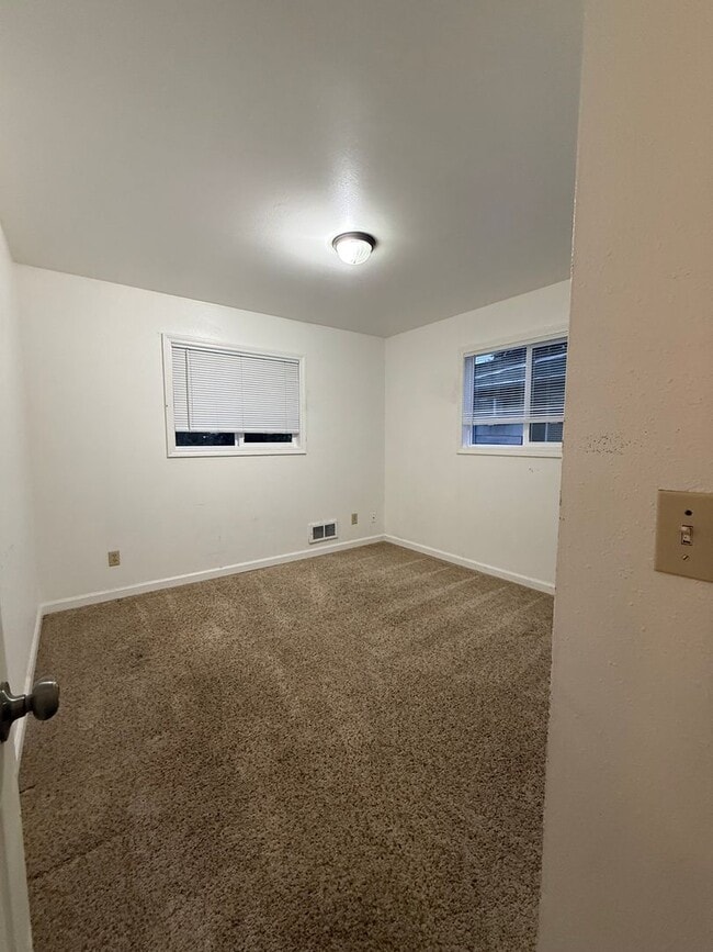 Building Photo - 6404 W Beech St