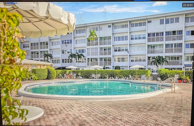 Gulfstream Gardens Apartments - 330 SE 2nd St