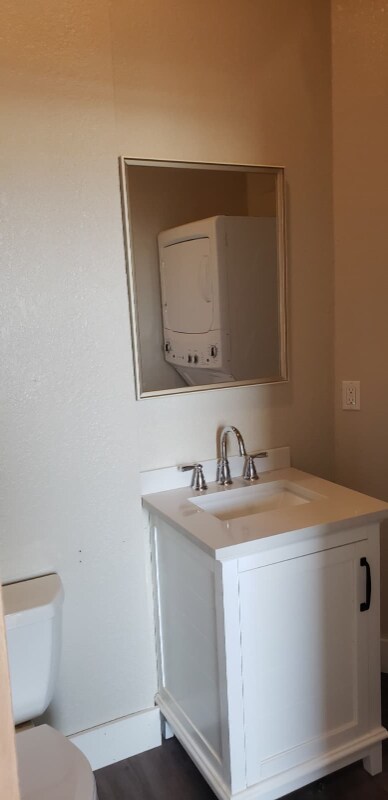 Building Photo - 105 E 5th St