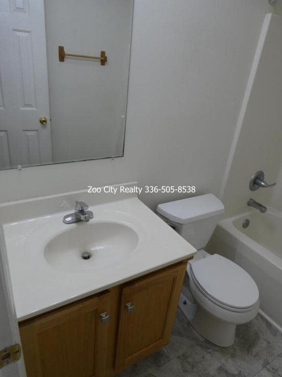 Building Photo - 730 Breeze Hill Rd