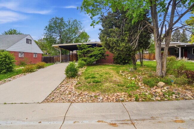 Building Photo - $2,495.95, 4 bed, 1.5 bath with a large backyard.