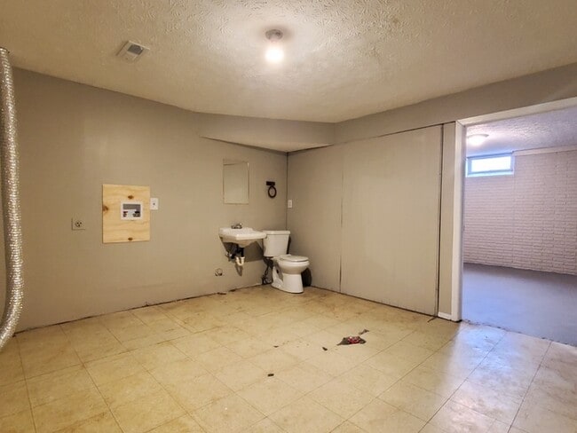 Building Photo - 2598 Sawbury Blvd