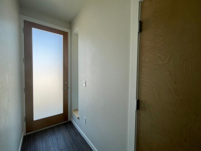 Building Photo - LOVELY 2 BED/2.5 BATH Great location near Boulder!