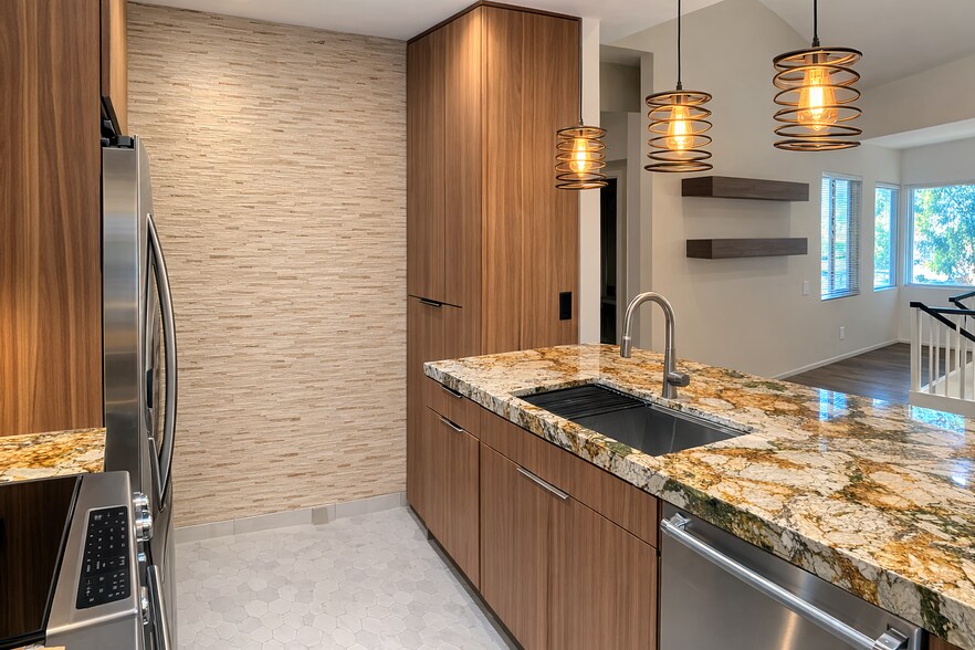 Building Photo - 74563 Sagebrush Dr