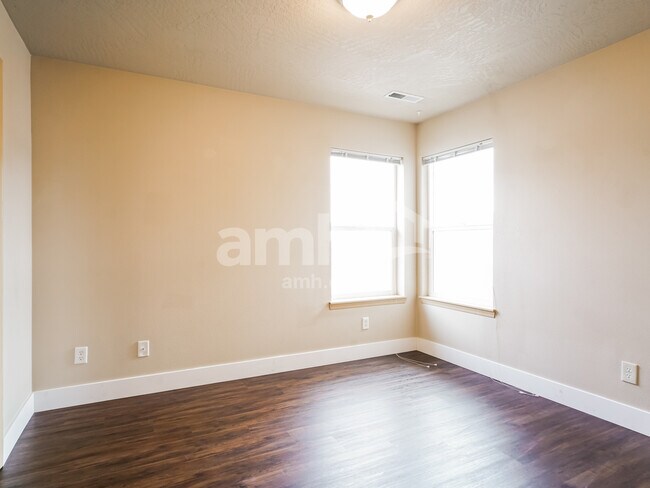 Building Photo - 3856 Oranda St