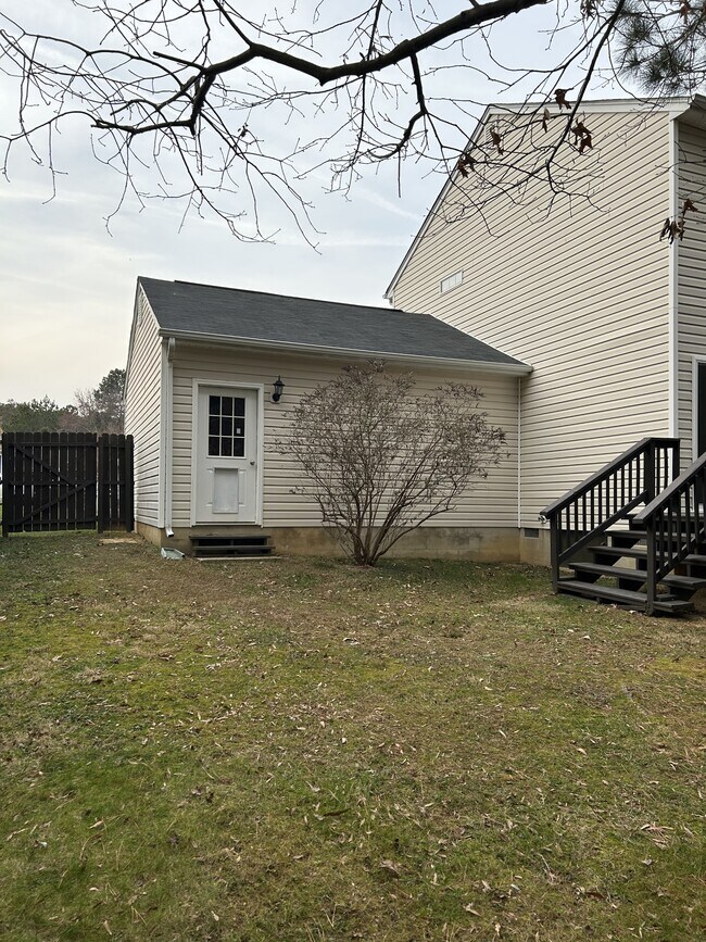 Building Photo - 46891 Bryan Rd