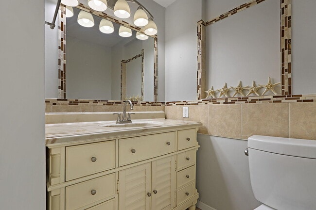 Building Photo - 1342 Lucille Ave