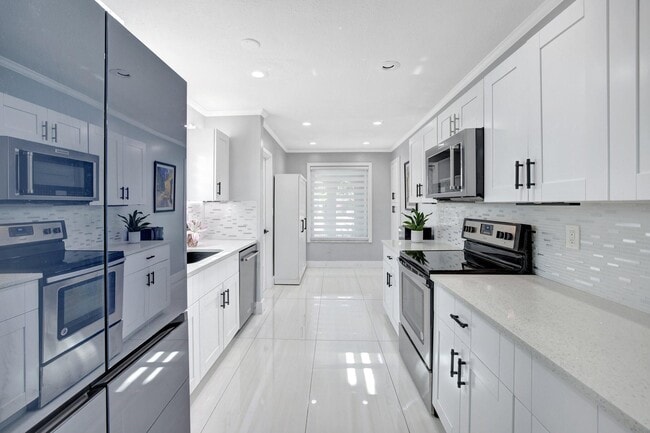 Building Photo - 2260 NE 62nd St