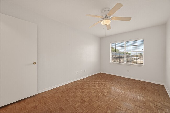 Building Photo - 6404 Burgoyne Rd