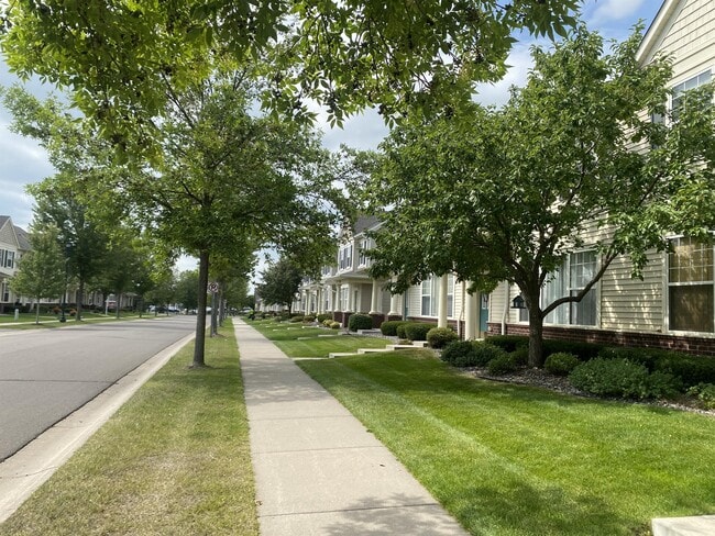 Building Photo - 6637 Lamplight Dr
