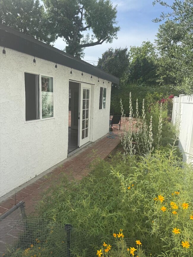 Building Photo - 5653 Calvin Ave