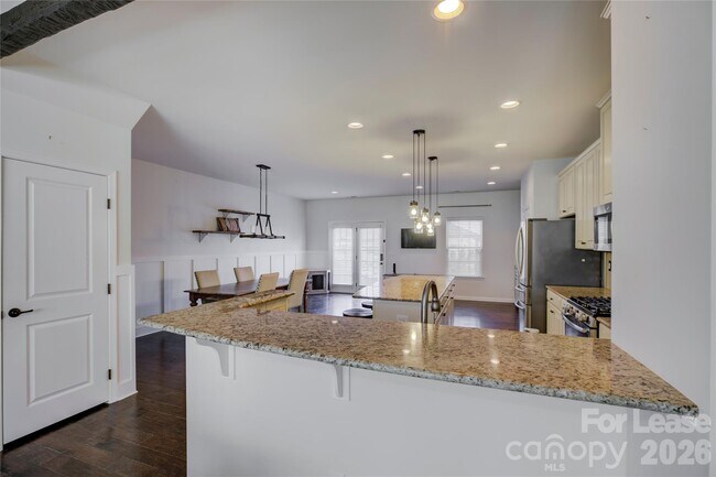 Building Photo - 1731 Evergreen Dr