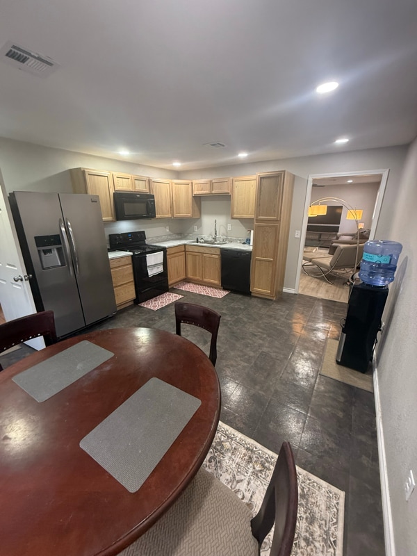 Building Photo - 215 S Grand Ave