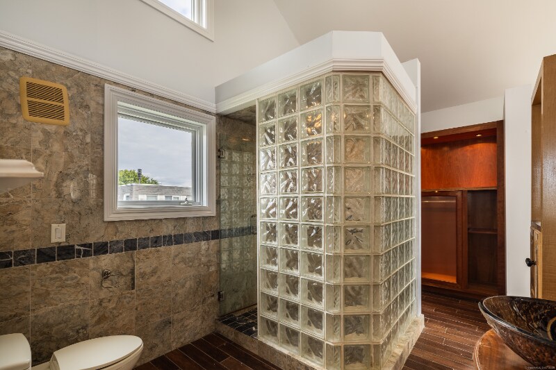 Building Photo - 13 Richard St