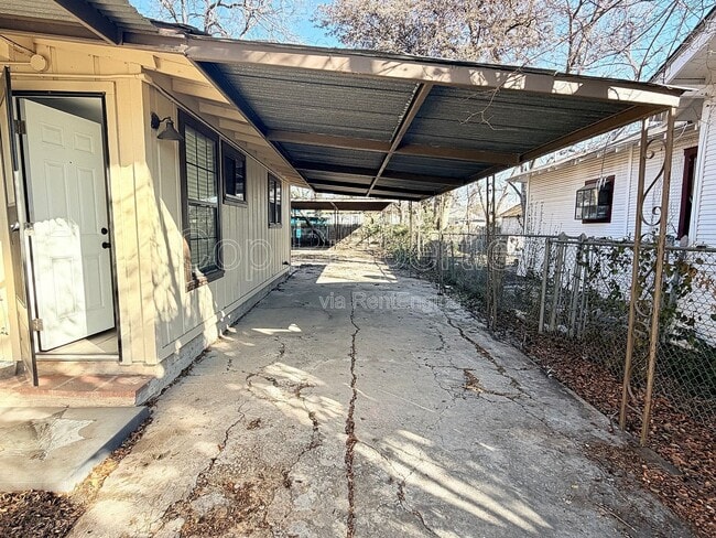 Building Photo - 255 Cumberland Rd