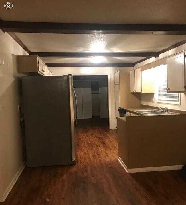 Building Photo - 185 Cavalier Ct