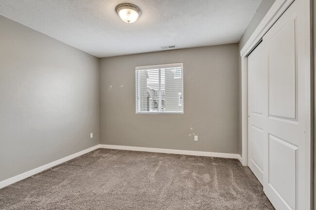 Building Photo - 258 W Willow Creek Dr