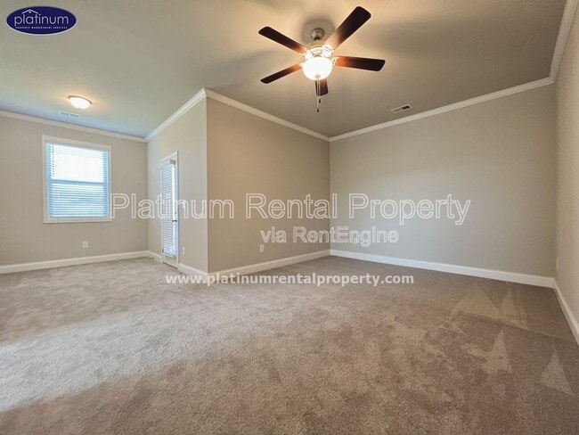 Building Photo - 2360 Manor Pointe Dr
