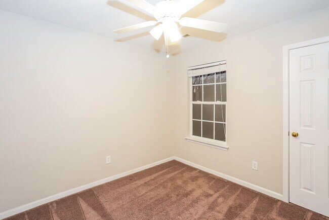 Building Photo - 1020 Duck Point Dr