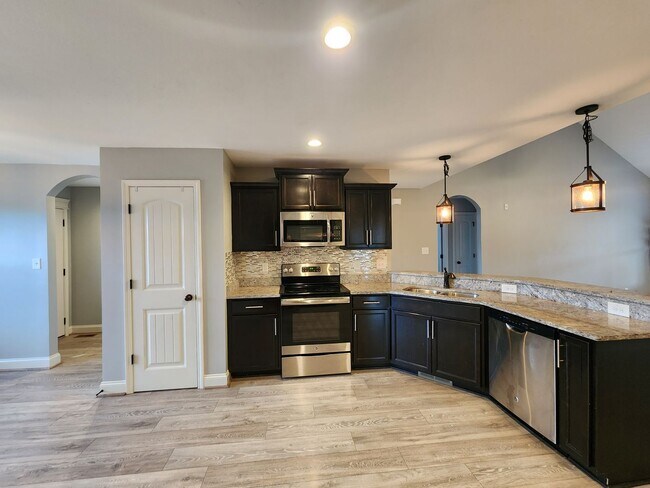 Building Photo - 1003 Sunrise Dr
