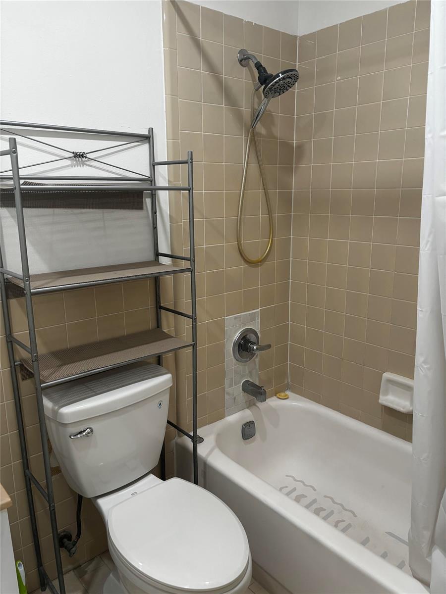 Building Photo - 7901 Colony Cir S