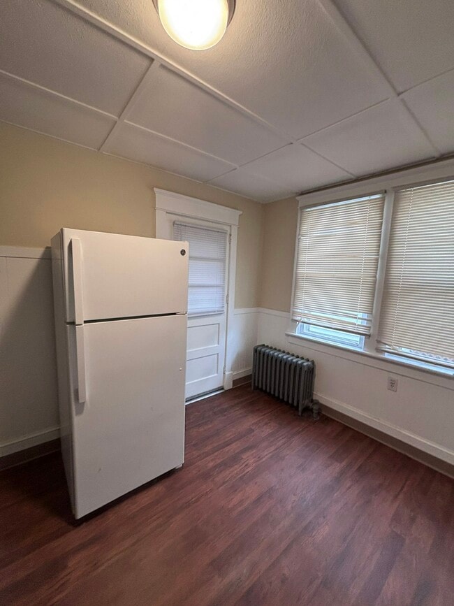 Building Photo - 363 N Maple Ave