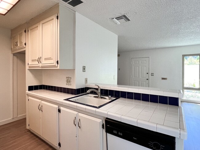 Building Photo - Two Bedroom Napa Condo