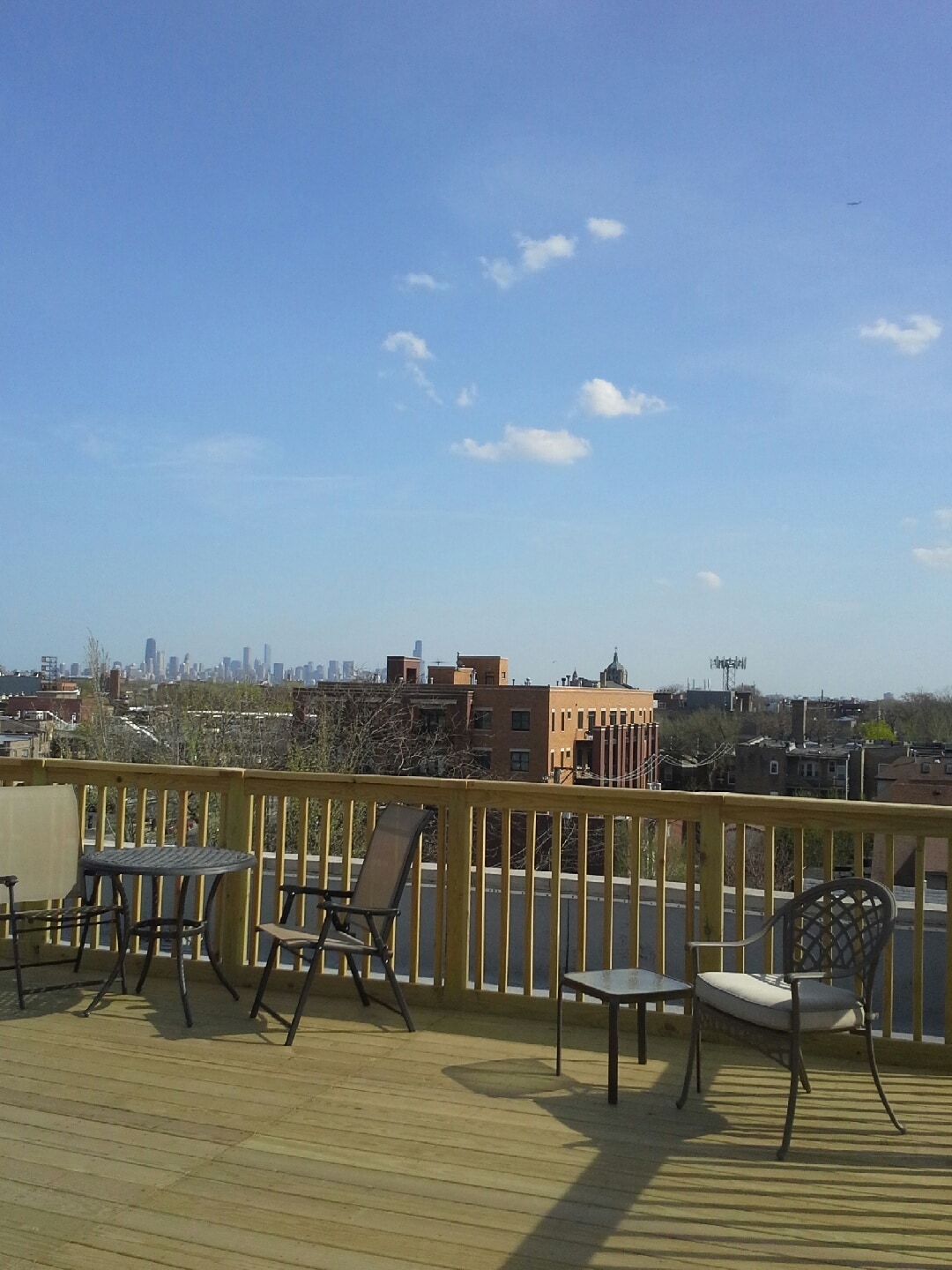 Rooftop Deck - 4751 N Artesian Ave #409