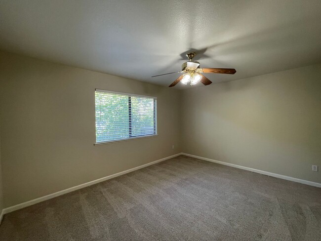 Building Photo - Exceptionally Roomy Upstairs 2 Bed 2 Bath Duplex! Dishwasher, Garage, Washer/Dryer Hookups