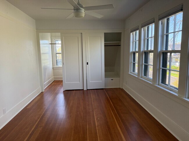 Building Photo - Charming historic home McMinnville 4 bed / 2.5 bath