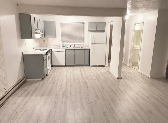Kitchen - 417 E Wabash Ave