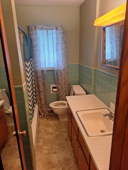 bathroom - 588 Baldwin Rd